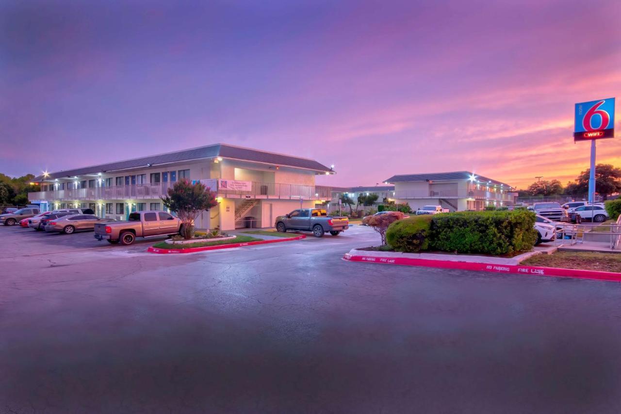 Hotel 6-austin, Tx - North 2*