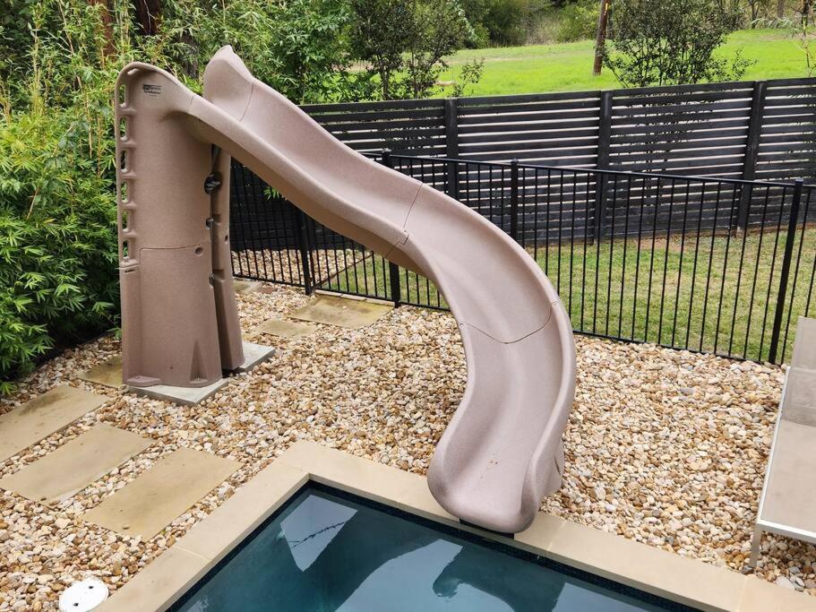 Contemporary W/ Pool And Austin