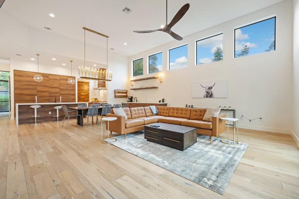 Contemporary W/ Pool And * Austin
