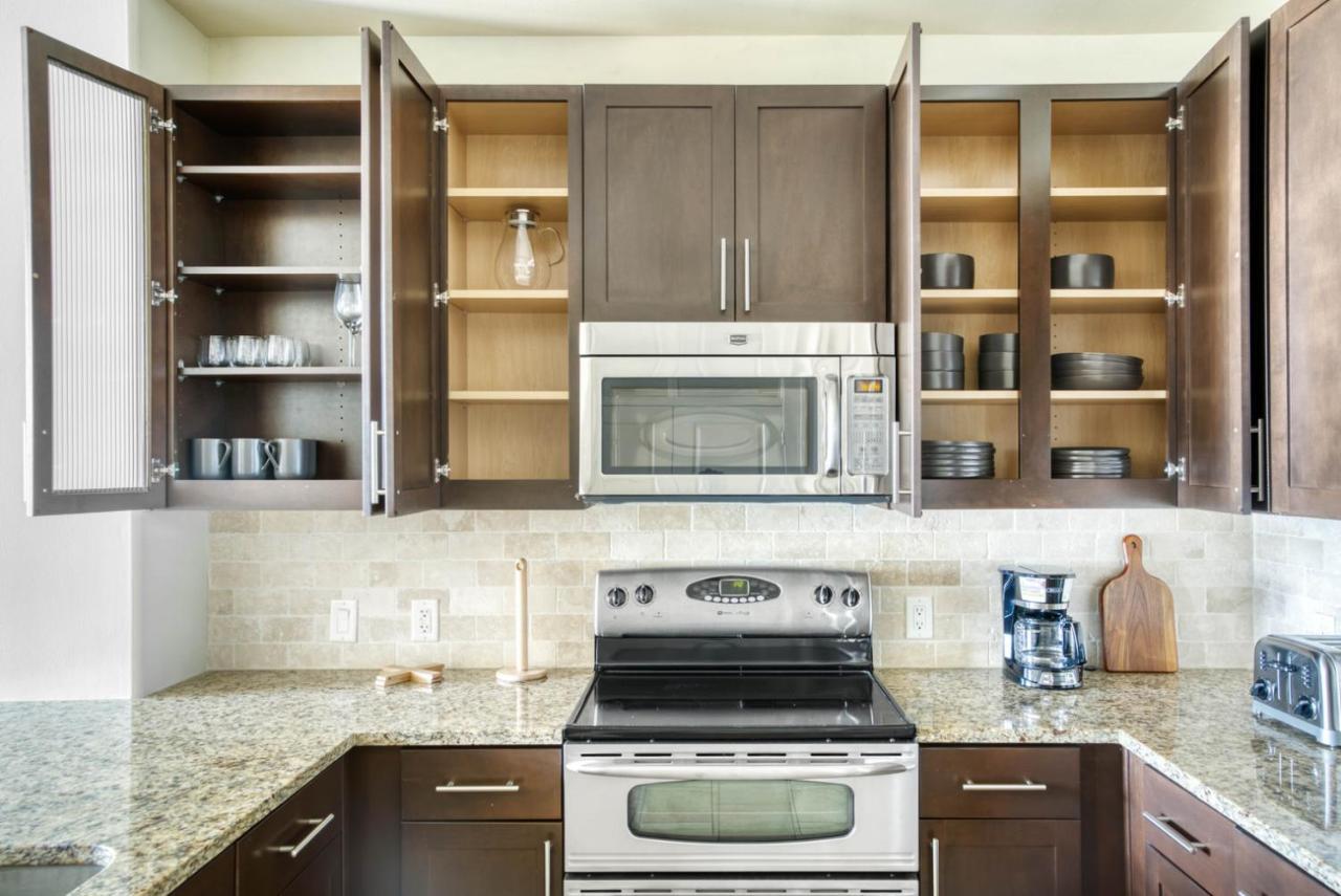 Apartment Downtown 1br W Gym Wd Deck Nr 6th St Bars Atx-10 Austin