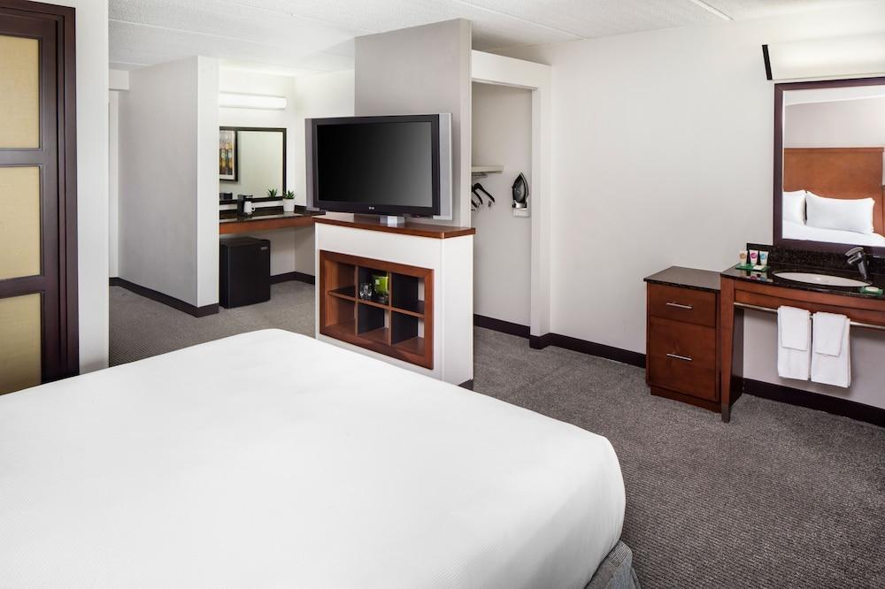Hyatt Place Arboretum Hotel 3*