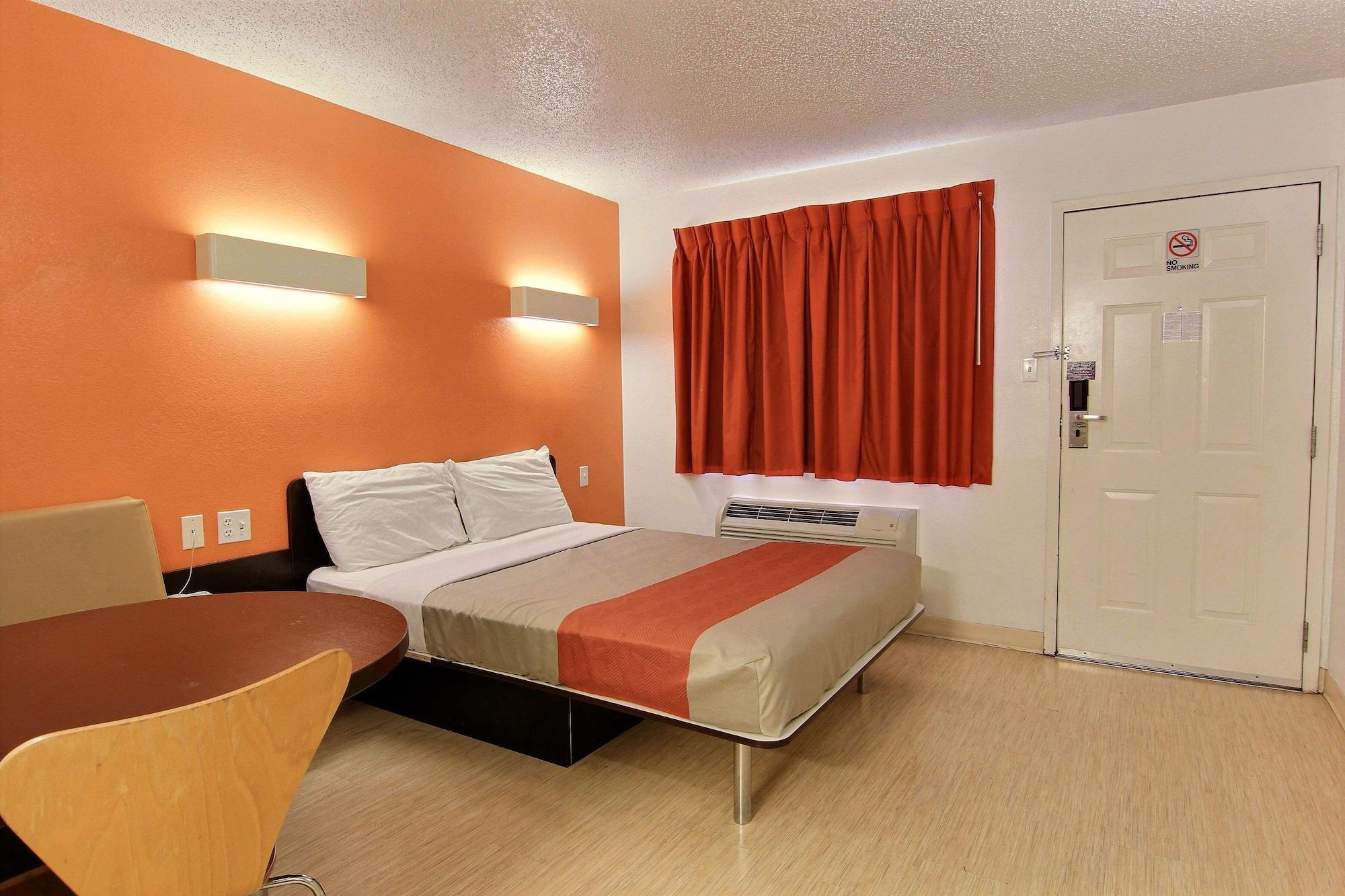 Hotel 6-austin, Tx - North