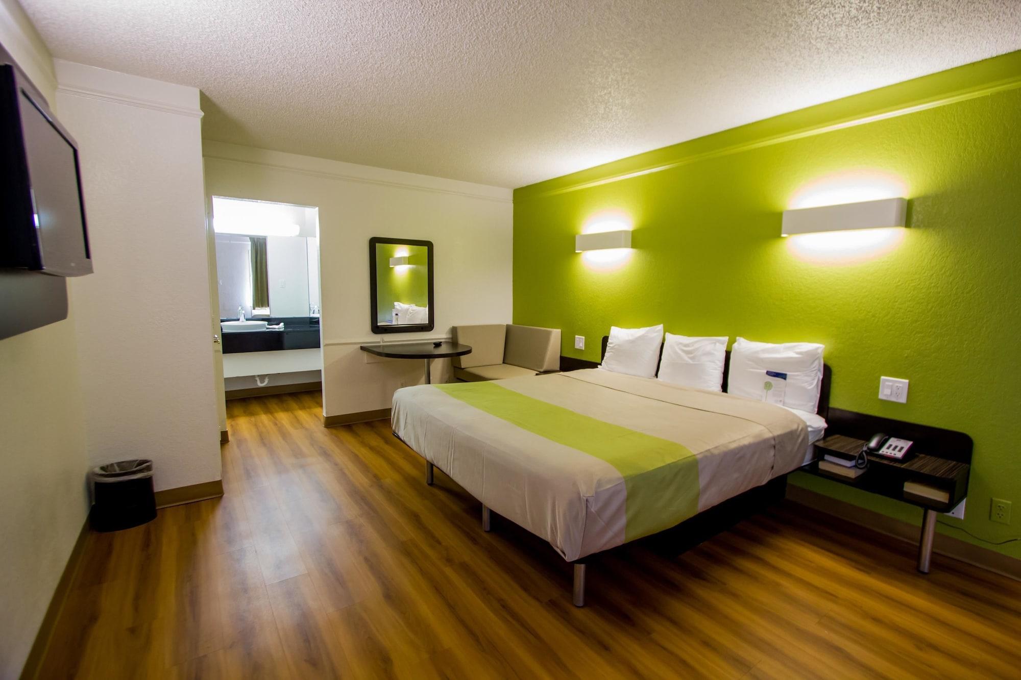 Hotel 6-austin, Tx - Midtown Austin