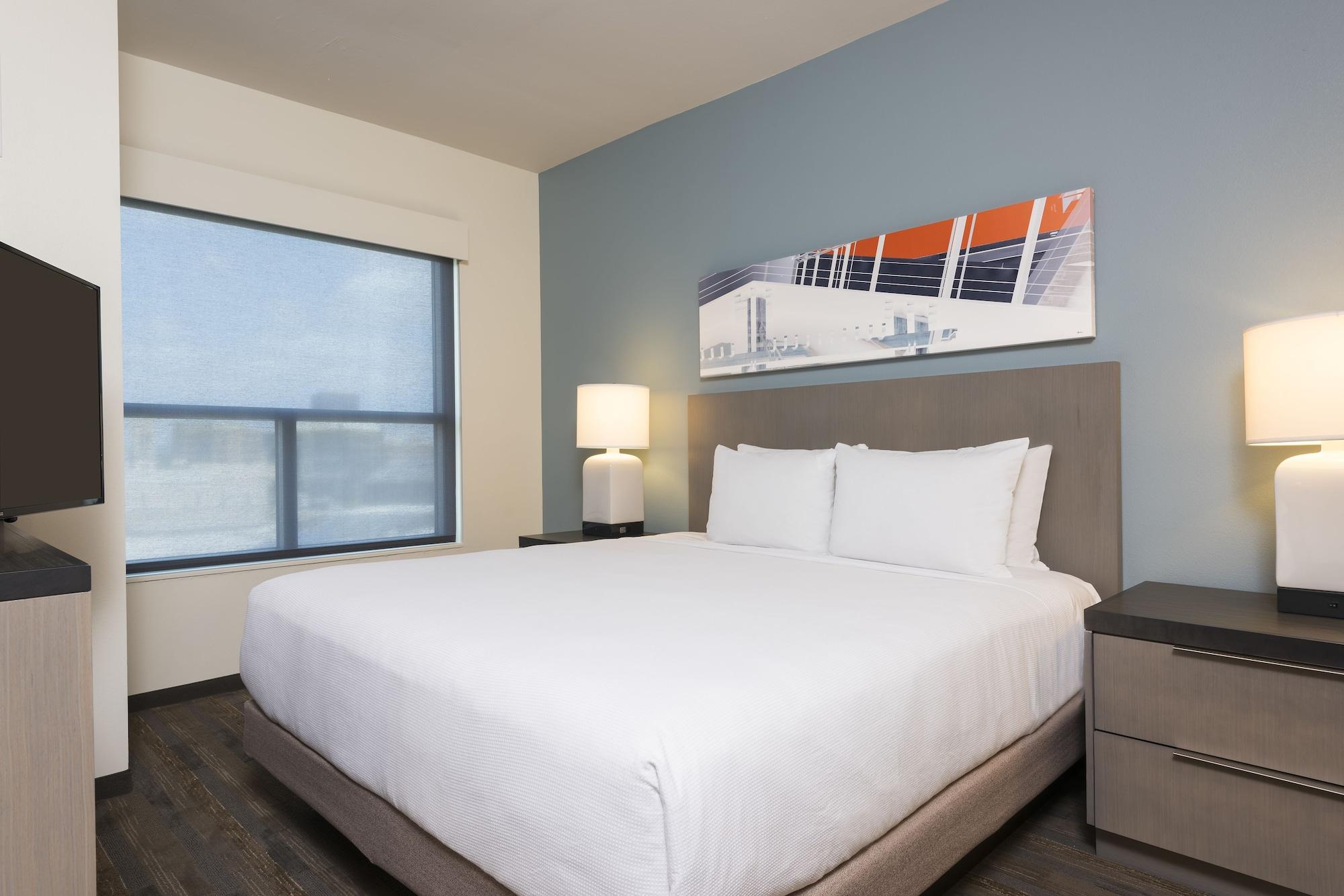 Hyatt House Austin/downtown 4*