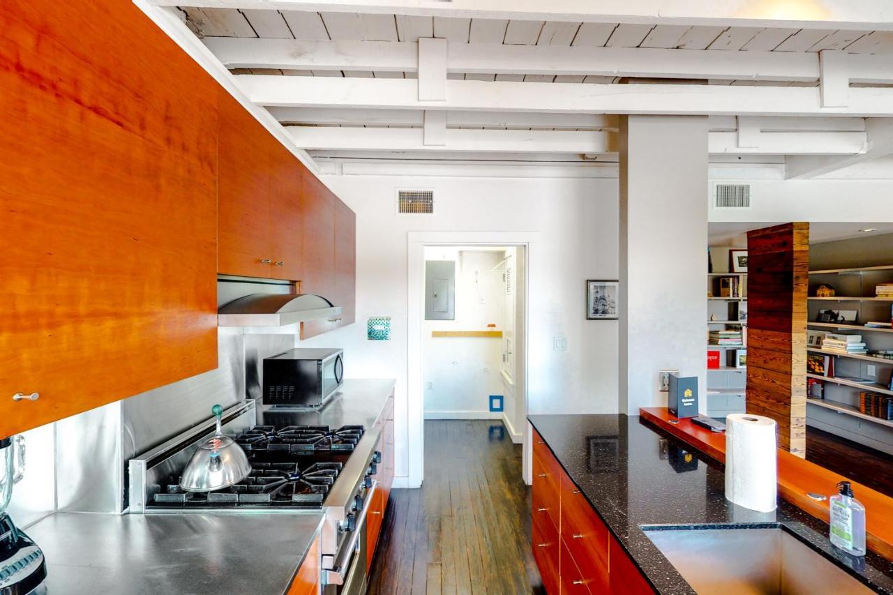Apartment East 6th Historic Loft *