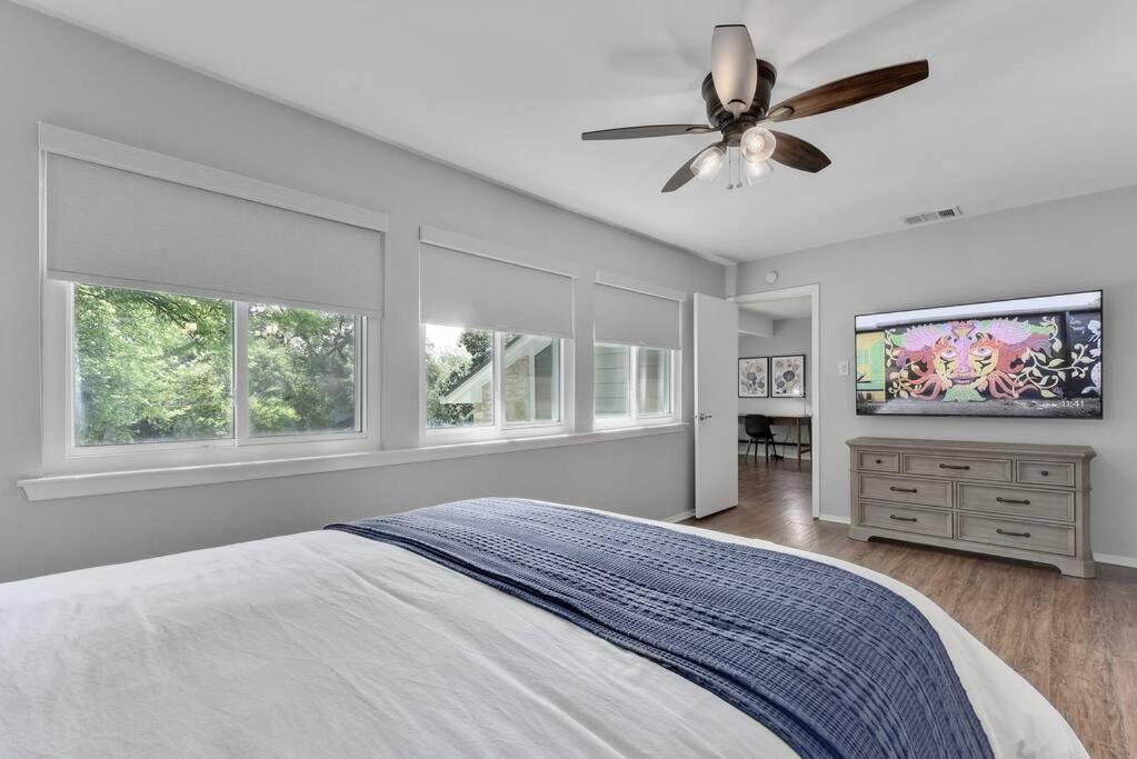 Remodeled 3br, 2.5 Bath Retreat W/ Large Backyard Holiday home *