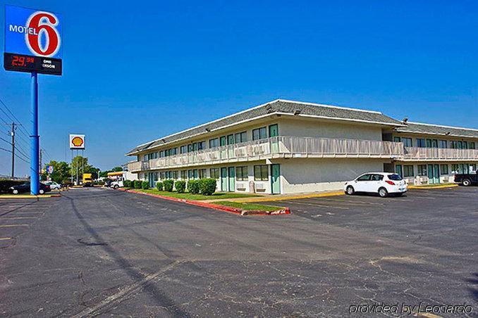 Hotel Super 8 By Wyndham North/university Area 2*