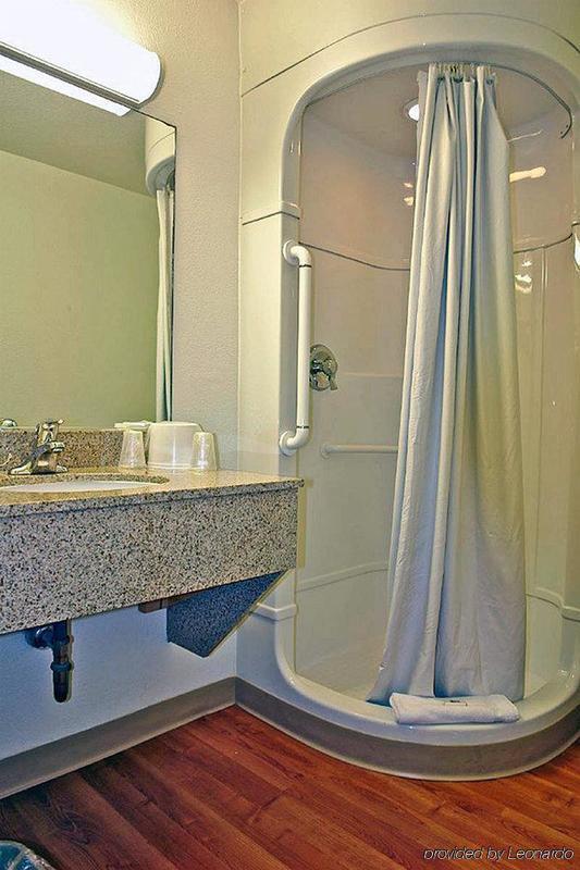 Hotel Super 8 By Wyndham North/university Area Austin