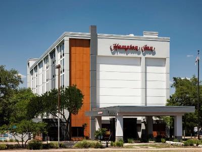 Hampton Nw Near The Domain Hotel 3*