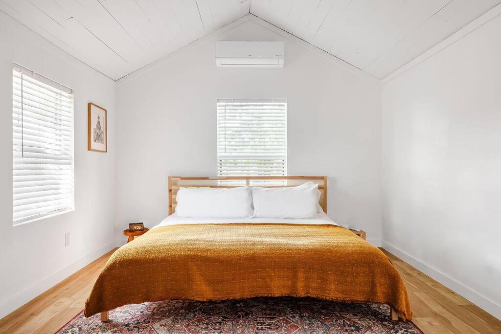 Holiday home Walk To Coffee, Bars, Eats — The Cozy