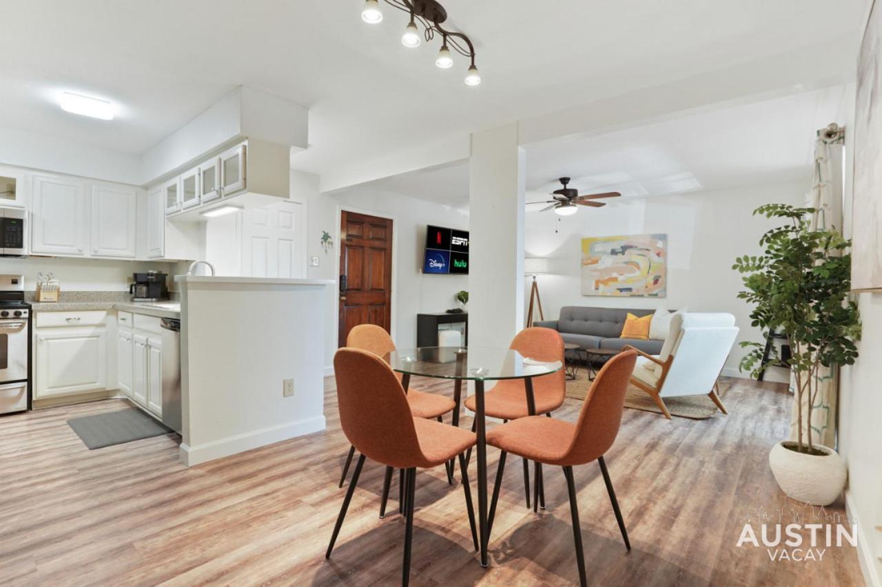Longer In King And Poolside Fun! Holiday home