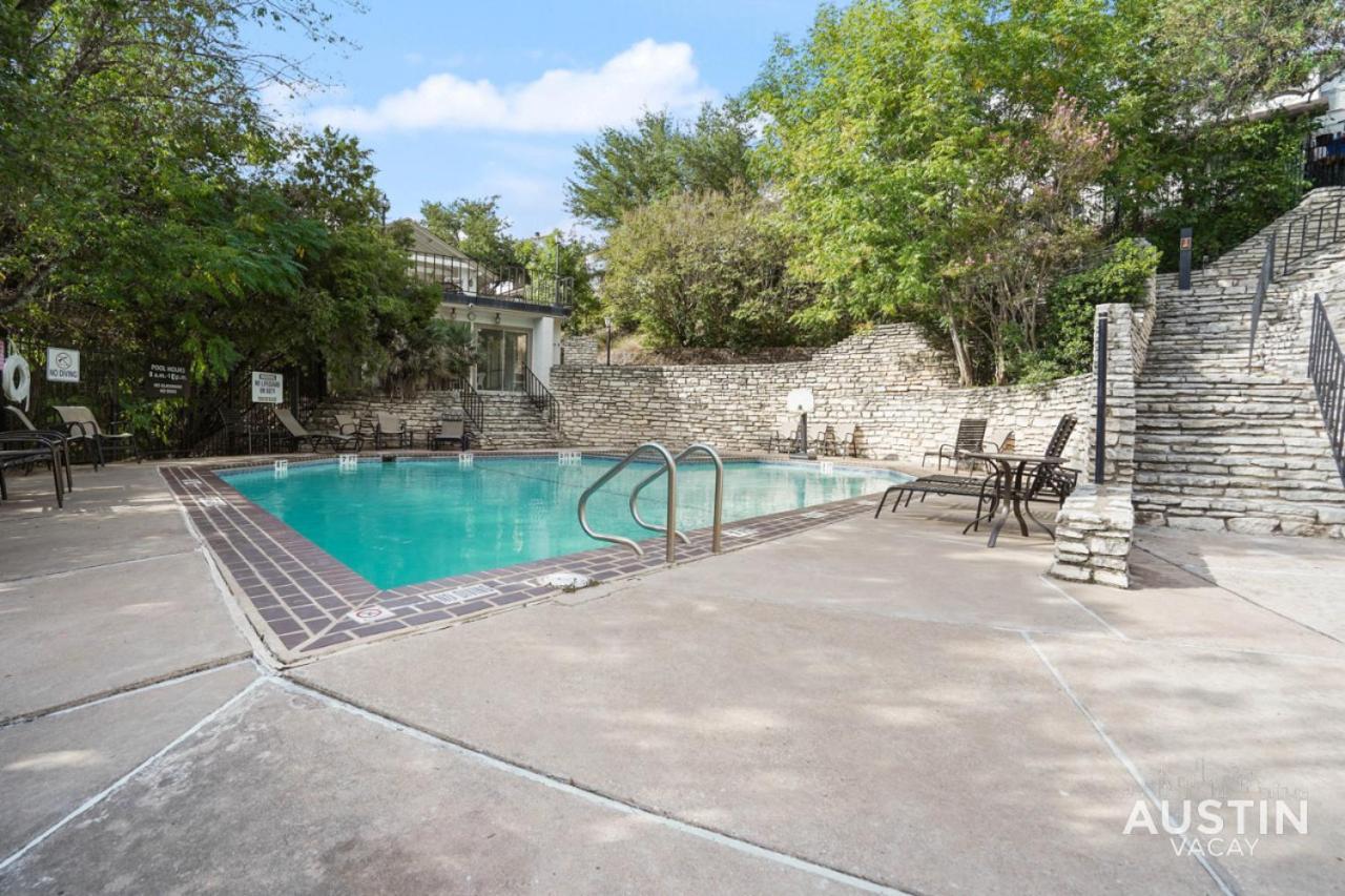 Longer In King And Poolside Fun! * Austin