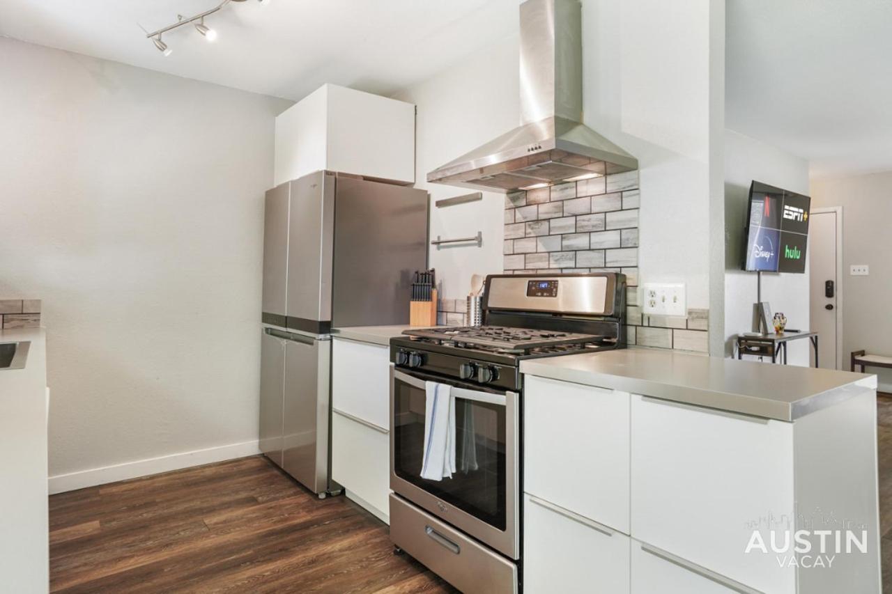 12 Min To Airport Spacious Backyard And Fire Pit Holiday home Austin