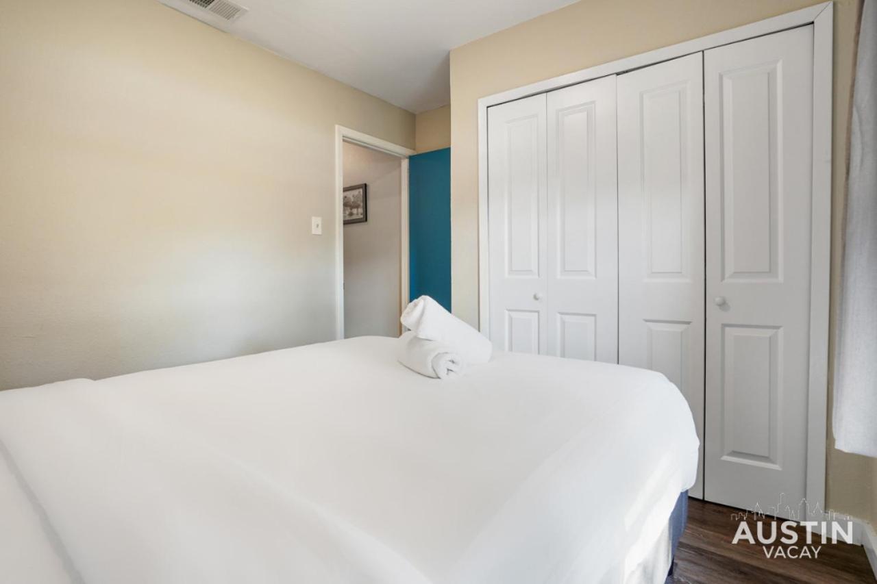 12 Min To Airport Spacious Backyard And Fire Pit * Austin