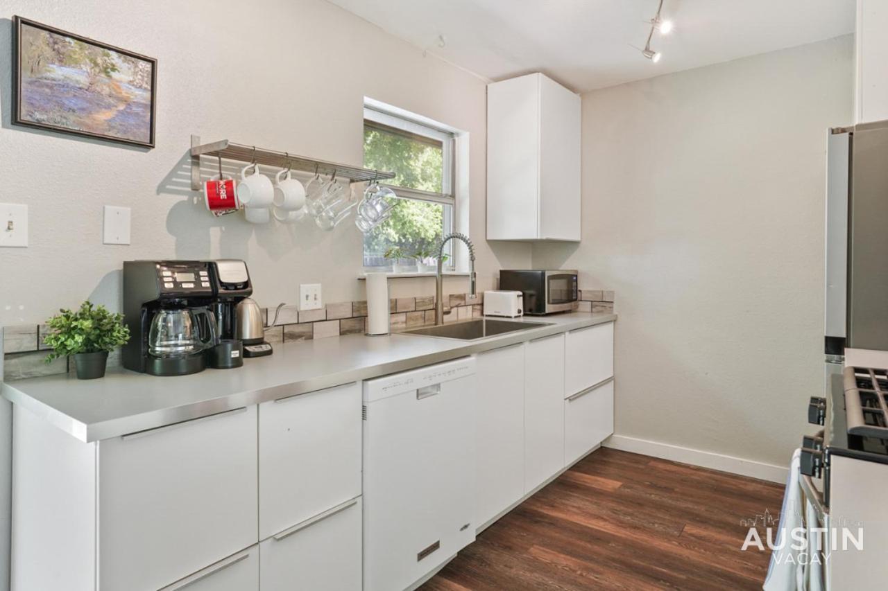 12 Min To Airport Spacious Backyard And Fire Pit