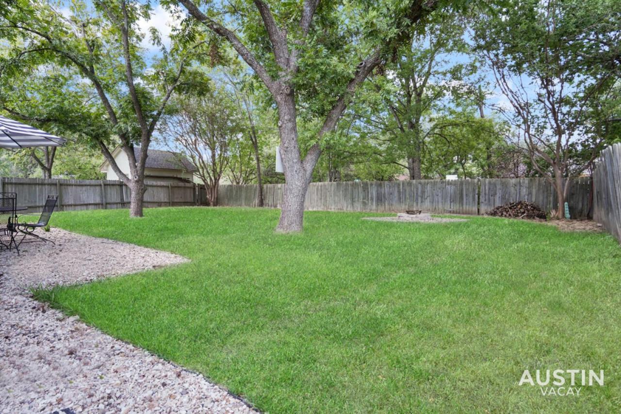 12 Min To Airport Spacious Backyard And Fire Pit Holiday home