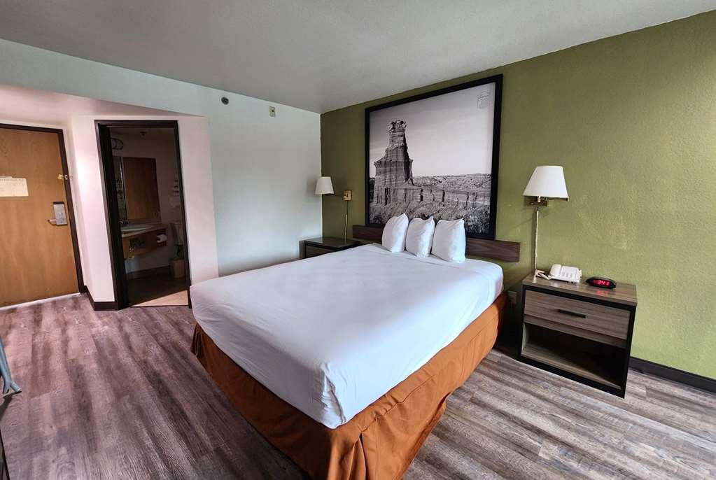 Hotel Super 8 By Wyndham North/university Area Austin