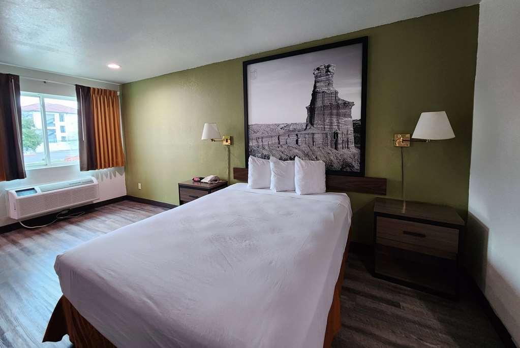 Hotel Super 8 By Wyndham North/university Area 2*