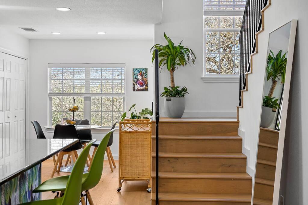 Zen With A Cozy Tree House * Austin