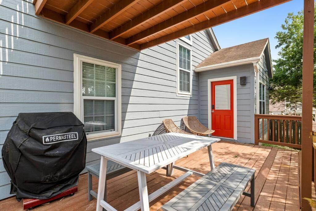 Zen With A Cozy Tree House Holiday home Austin