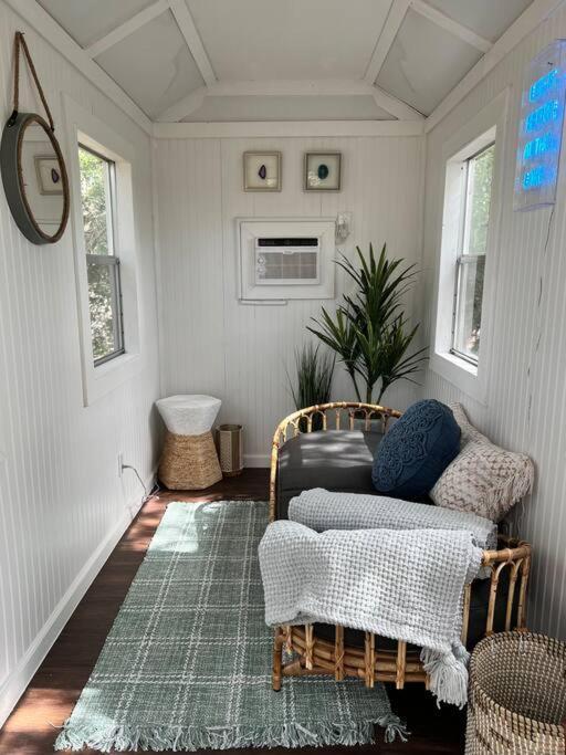 Zen With A Cozy Tree House Austin