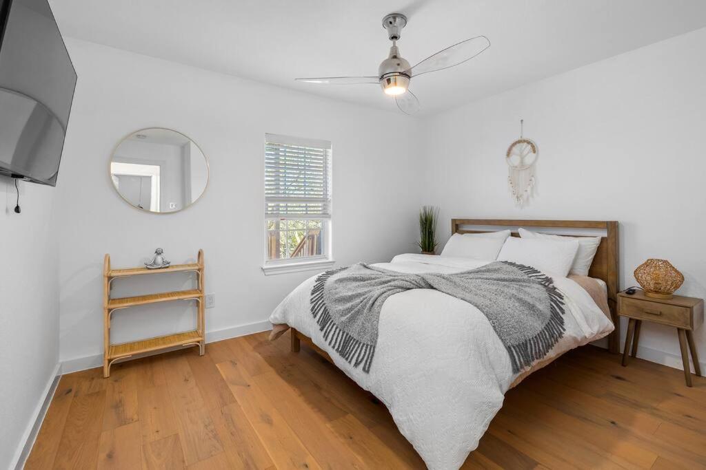 Zen With A Cozy Tree House * Austin