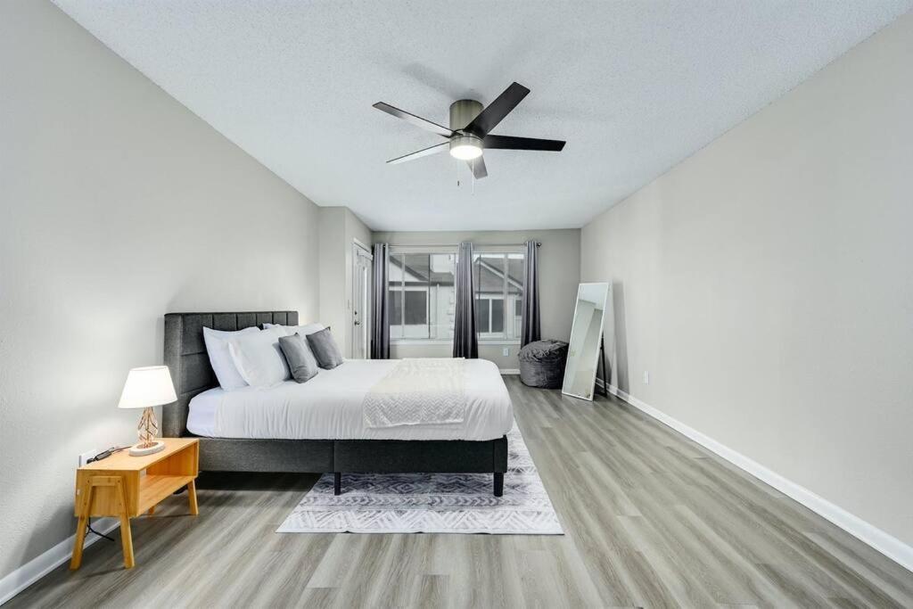 Spacious 3b/3bath W/ Gym, Free Parking, 1g Wi-fi