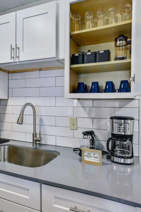 Spacious 3b/3bath W/ Gym, Free Parking, 1g Wi-fi * Austin