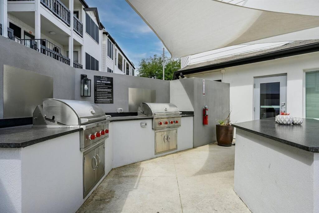 Apartment Spacious 3b/3bath W/ Gym, Free Parking, 1g Wi-fi Austin