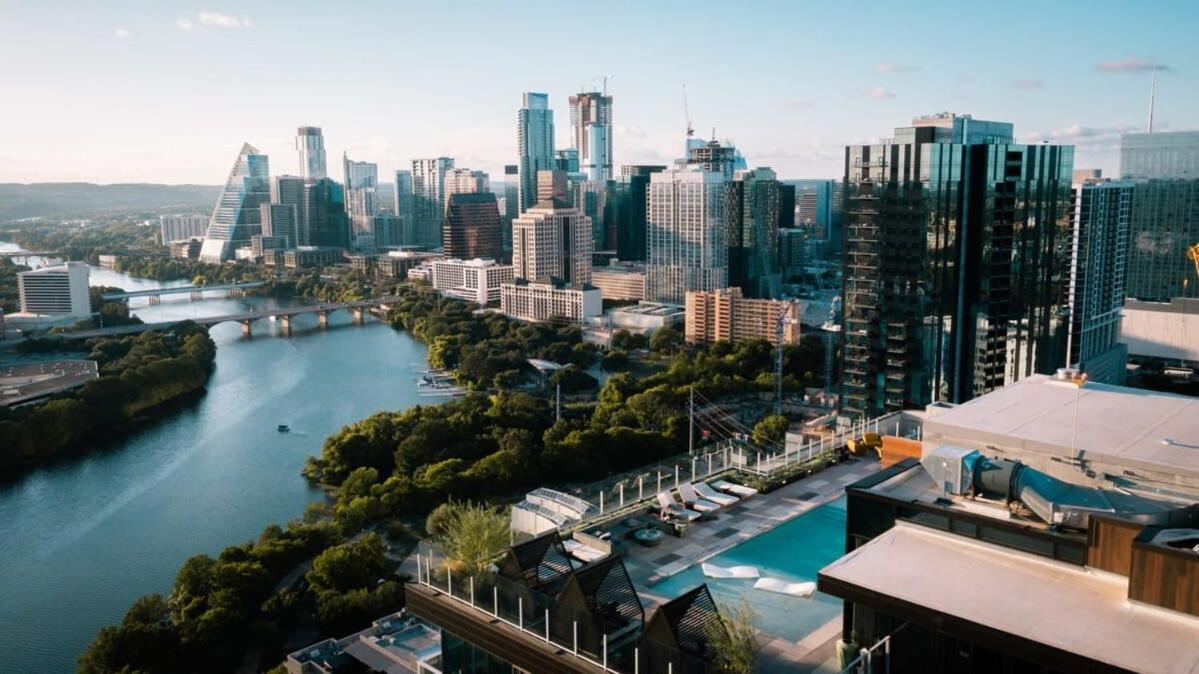 Limits Rooftop Pool By Barcle Group Austin