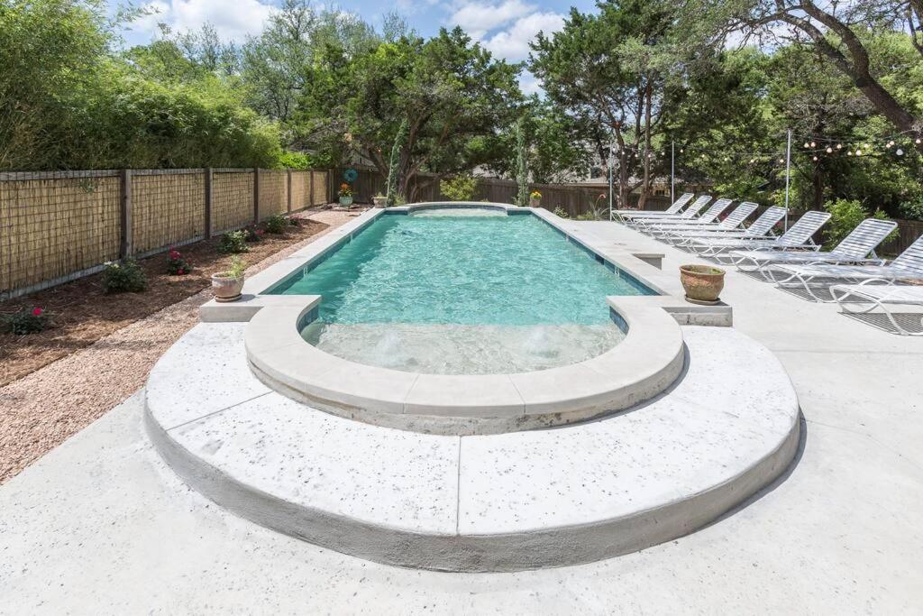 Luxury Travis Estate With A Stunning Pool And Spectacular Outdoor Space