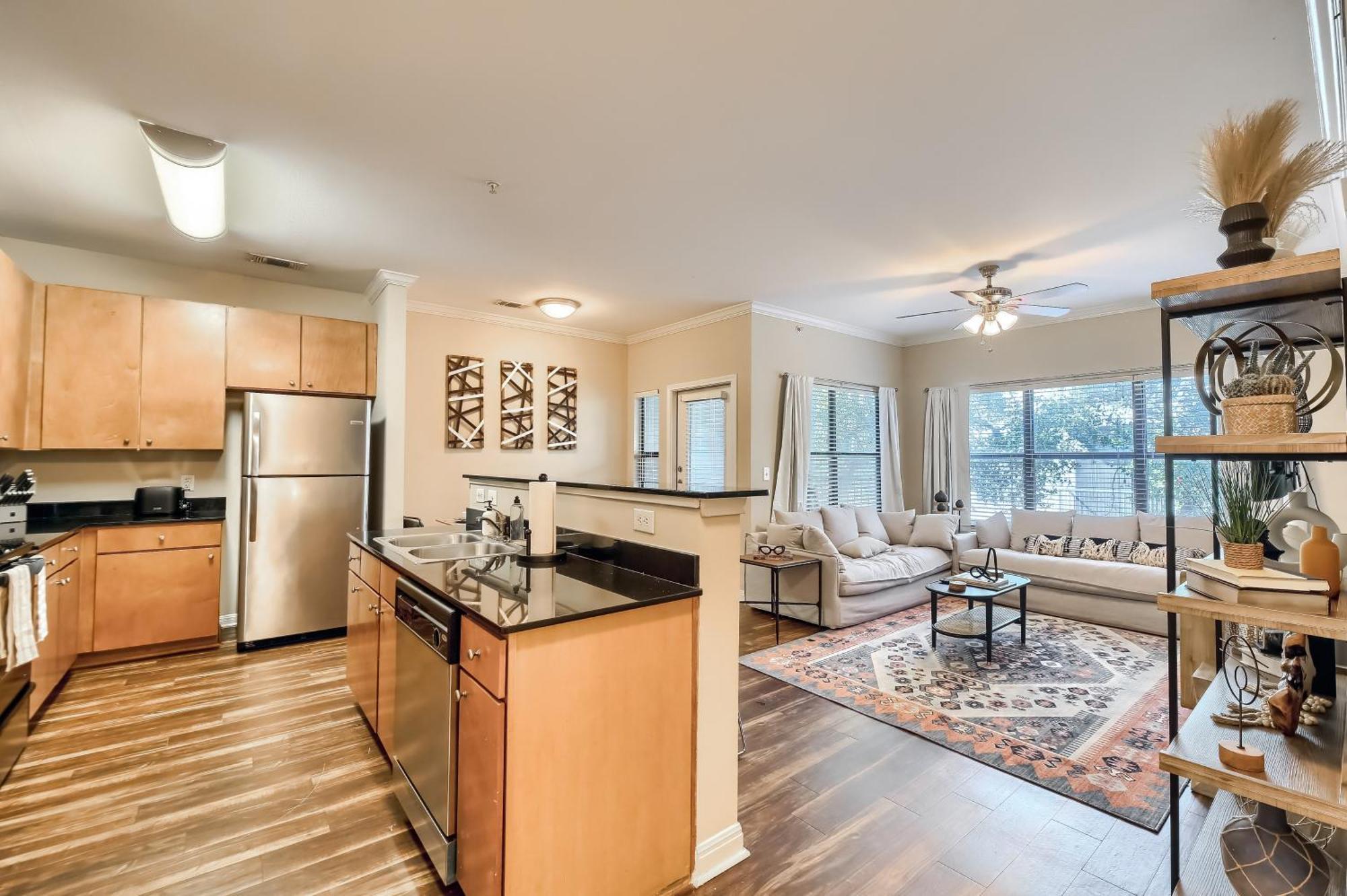 Apartment 4br Townhome + Walk To West Campus