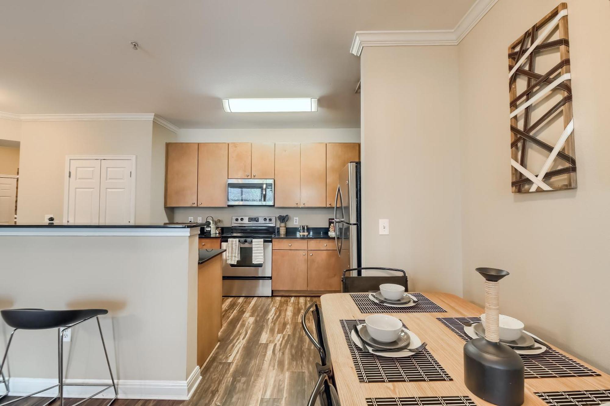 4br Townhome + Walk To West Campus Austin