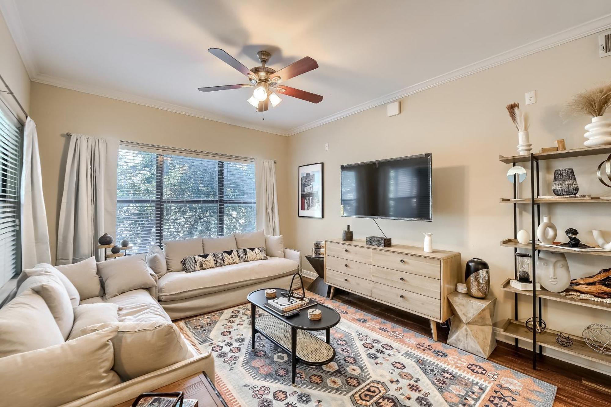 4br Townhome + Walk To West Campus * Austin