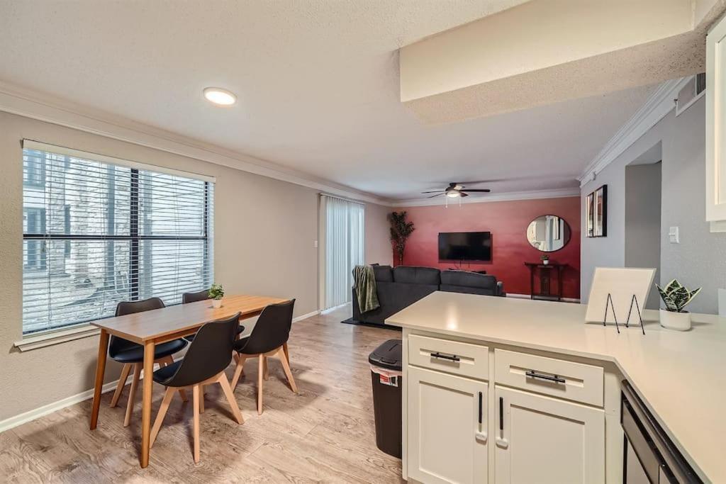 Your Chill 2b Getaway - 10min To Dtwn - W/d, Pool, Prkg Apartment