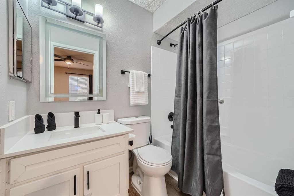 Your Chill 2b Getaway - 10min To Dtwn - W/d, Pool, Prkg Austin