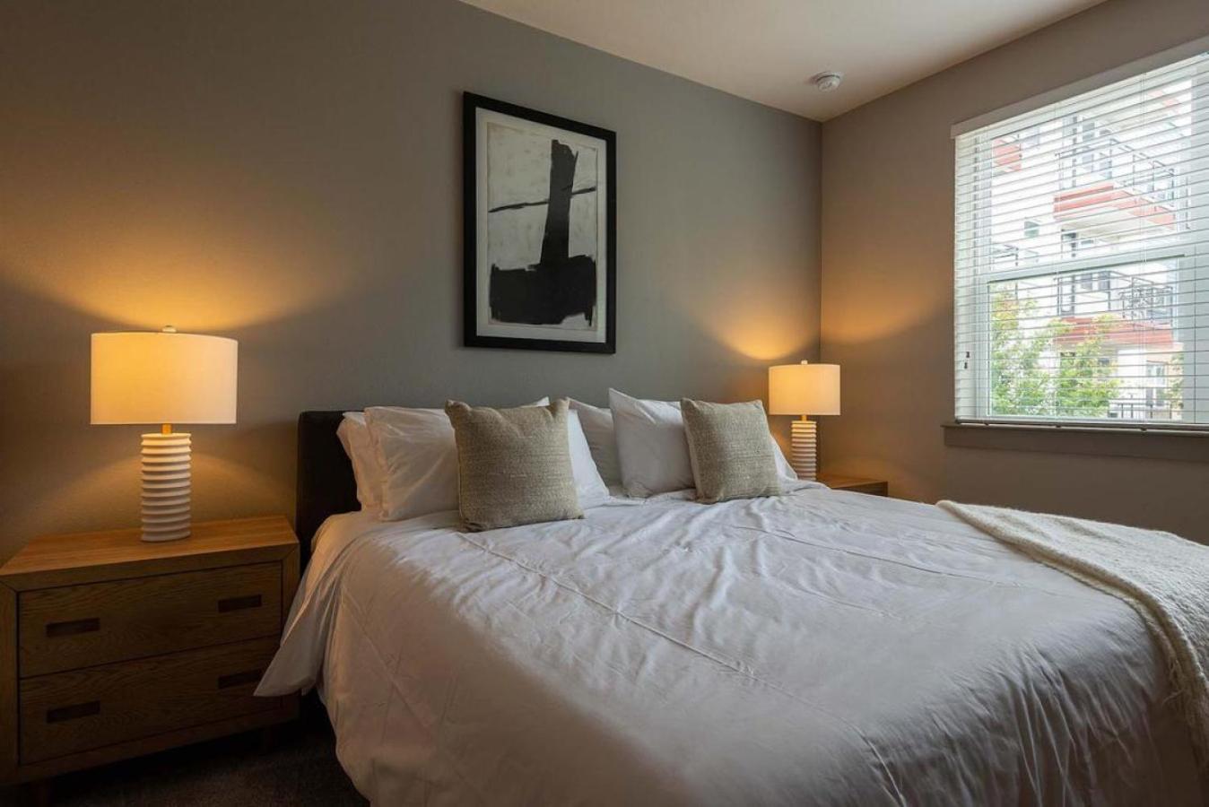 Landing Modern With Amazing Amenities *