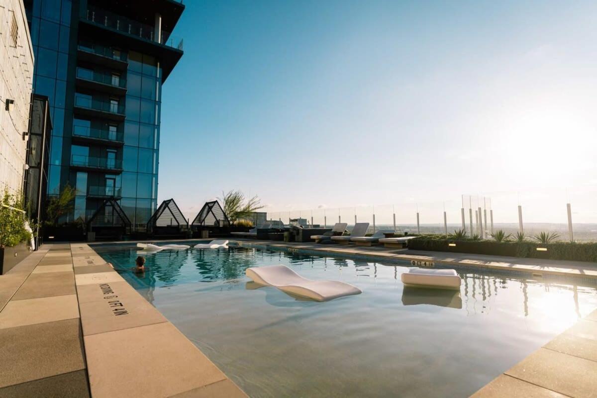 Holiday home Limits Rooftop Pool By Barcle Group *