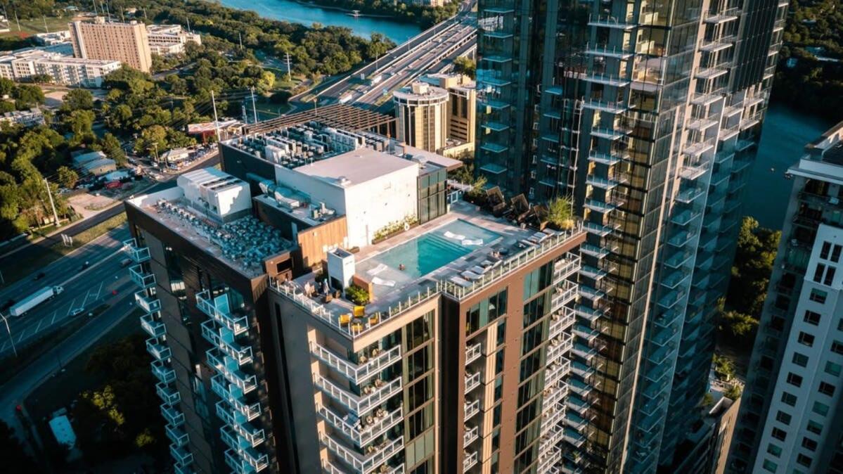 Limits Rooftop Pool By Barcle Group