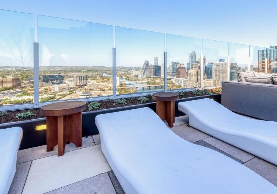 Holiday home Limits Rooftop Pool By Barcle Group *