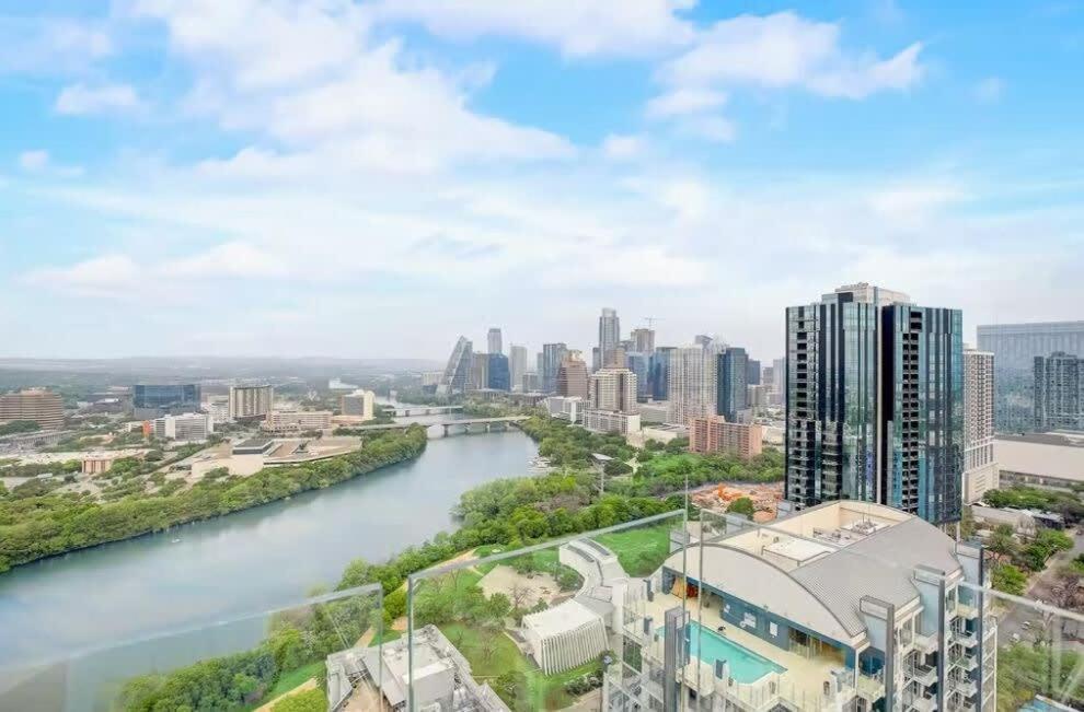 Holiday home Limits Rooftop Pool By Barcle Group Austin