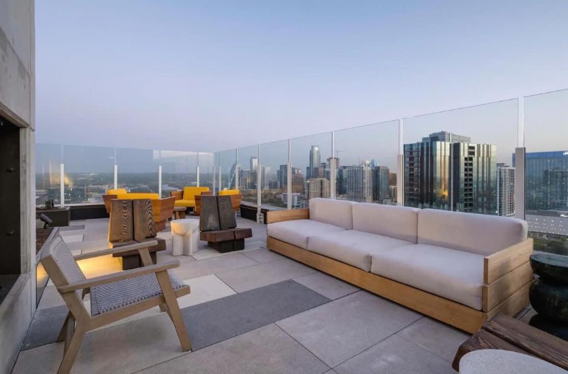 Limits Rooftop Pool By Barcle Group Austin