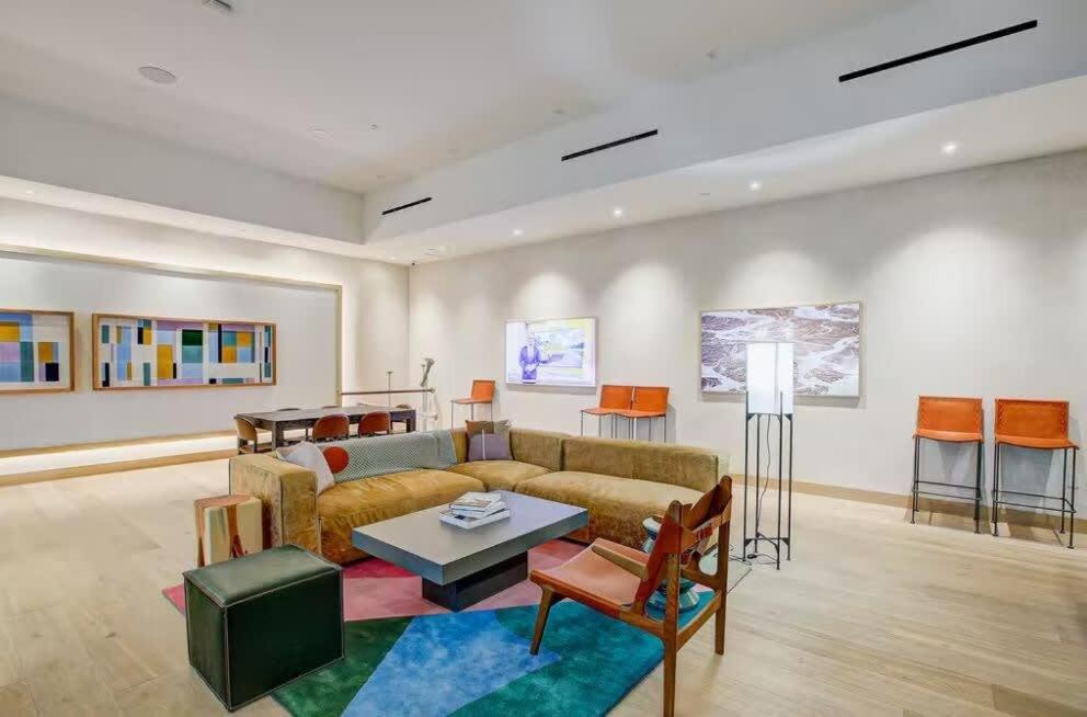 Holiday home Limits Rooftop Pool By Barcle Group Austin