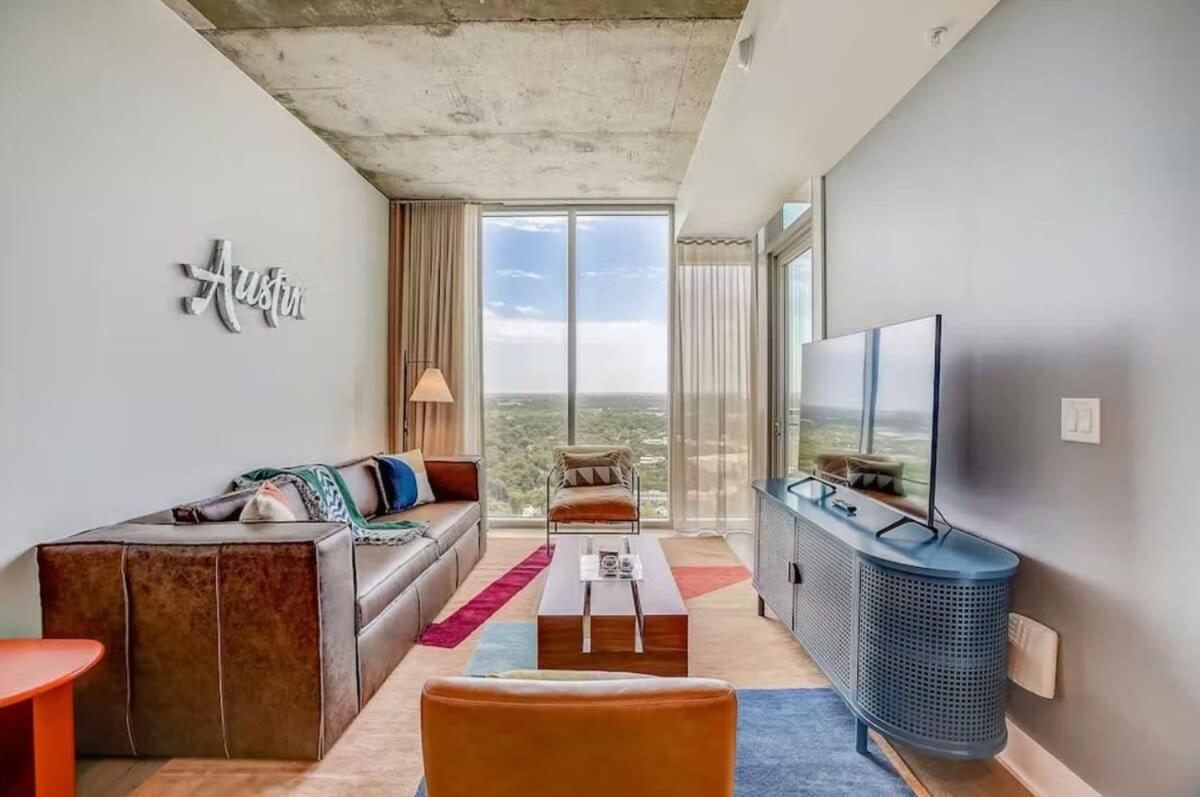 Limits Rooftop Pool By Barcle Group * Austin