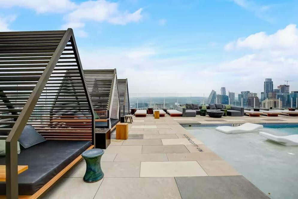 Limits Rooftop Pool By Barcle Group Austin