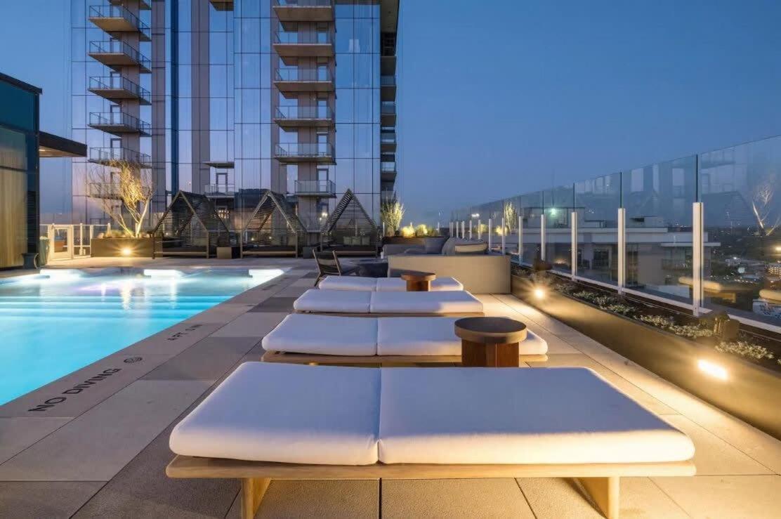 Holiday home Limits Rooftop Pool By Barcle Group