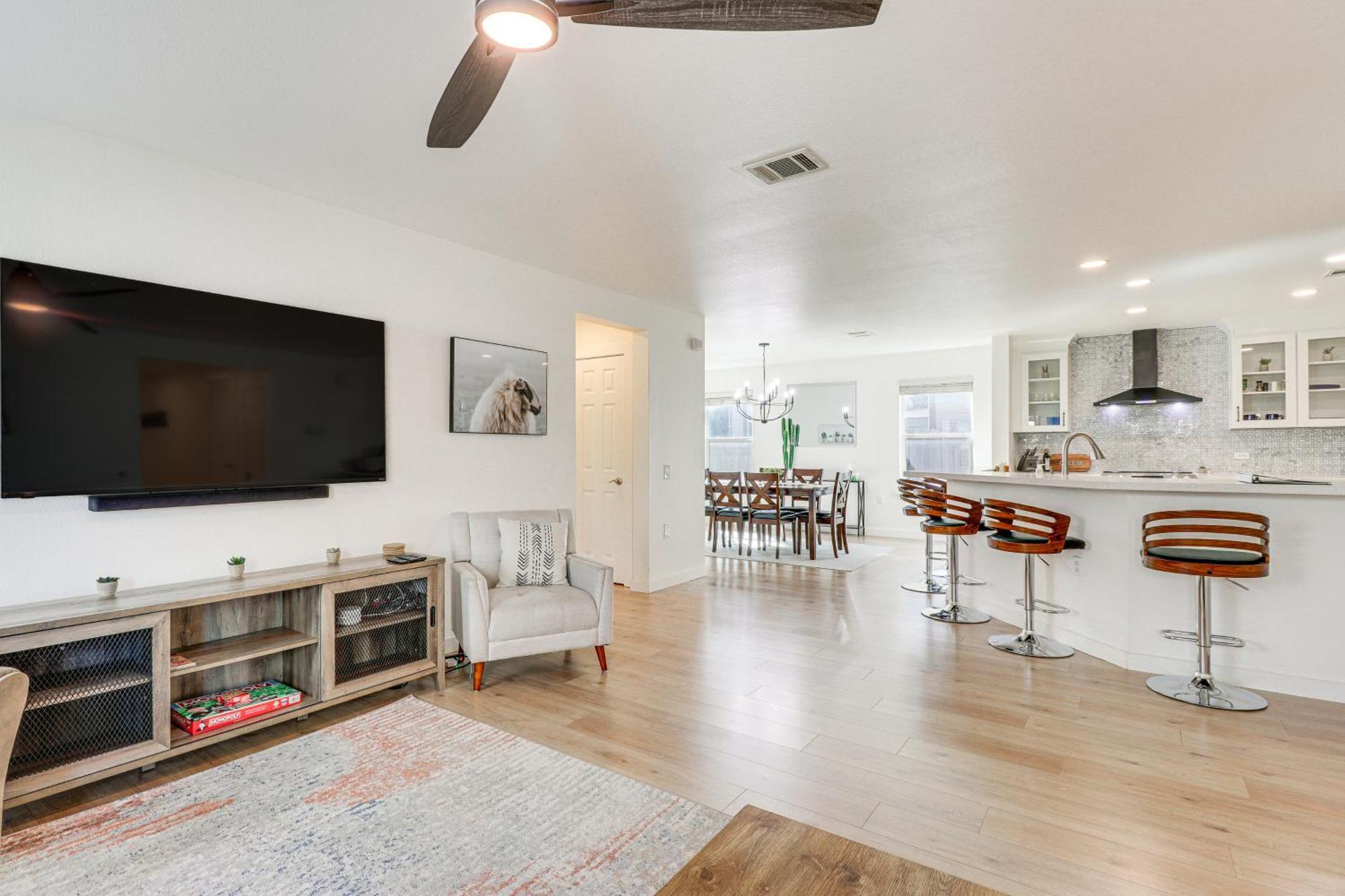 Holiday home Centrally Located With Private Patio! Austin