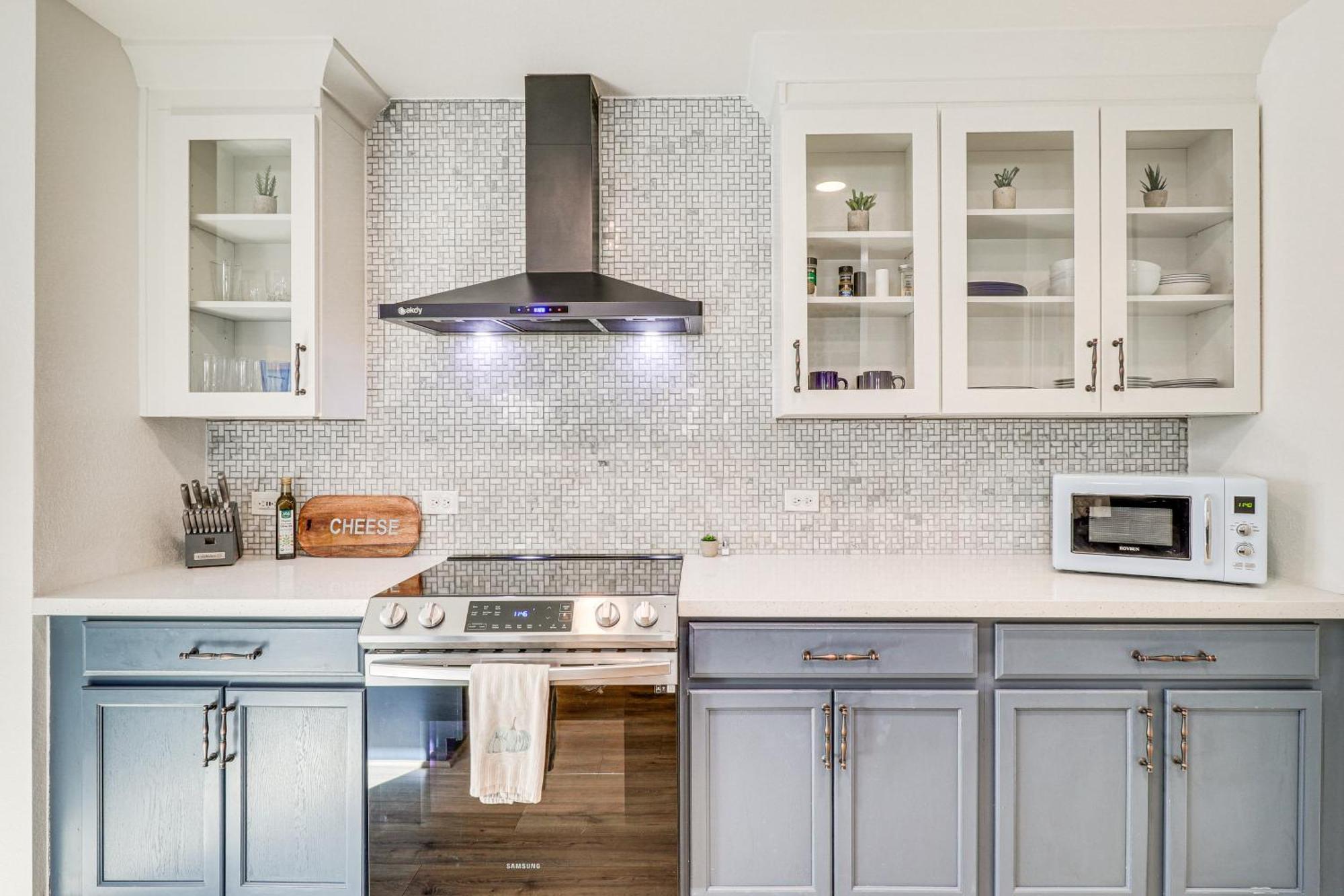 Centrally Located With Private Patio! Holiday home Austin