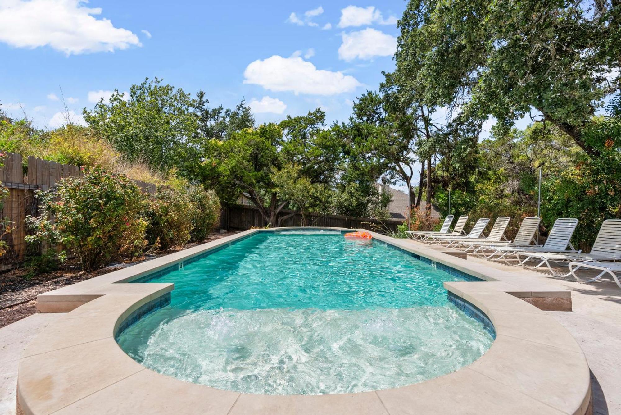 Luxury Travis Estate With A Stunning Pool And Spectacular Outdoor Space Holiday home *