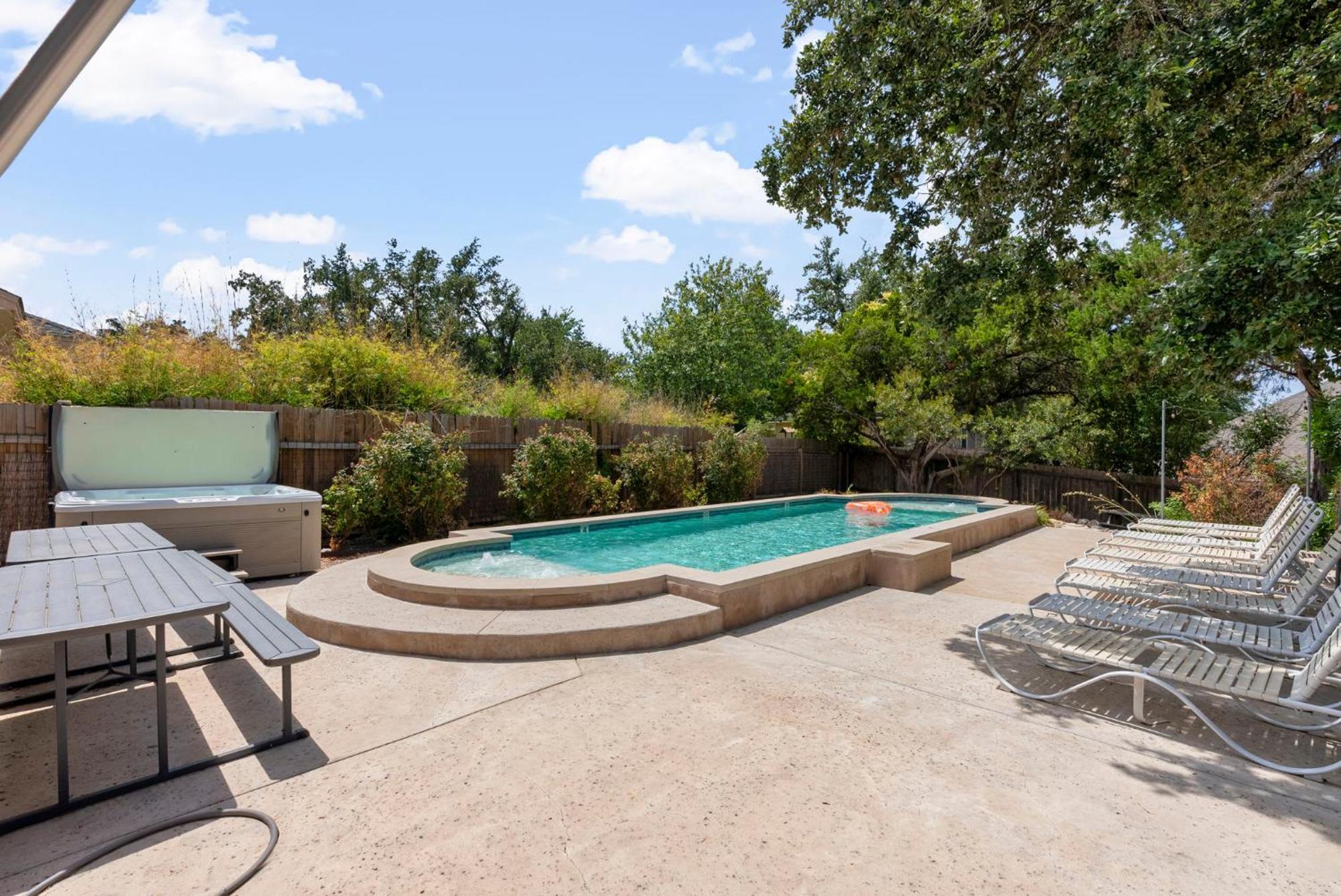 Luxury Travis Estate With A Stunning Pool And Spectacular Outdoor Space
